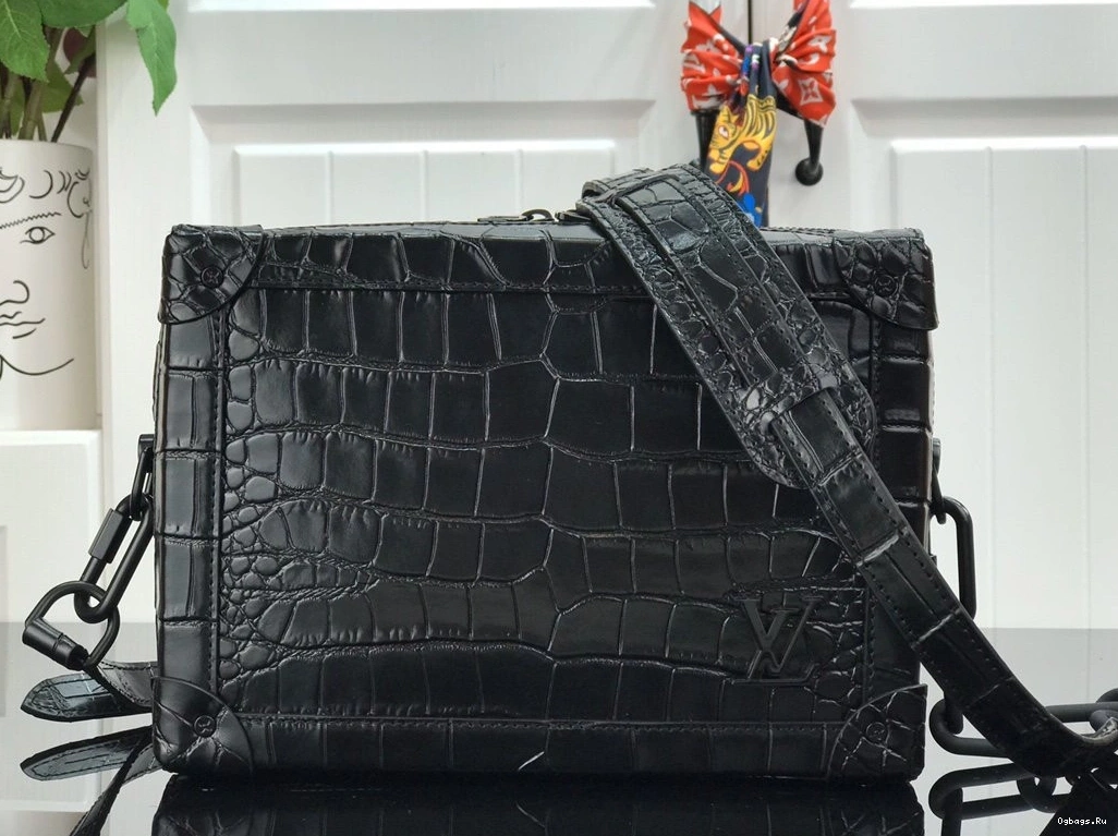 LOUIS SOFT VUITTON TRUNK 0410